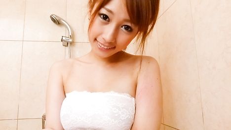 Tiara Ayase gives a japan blowjob in the bathtub