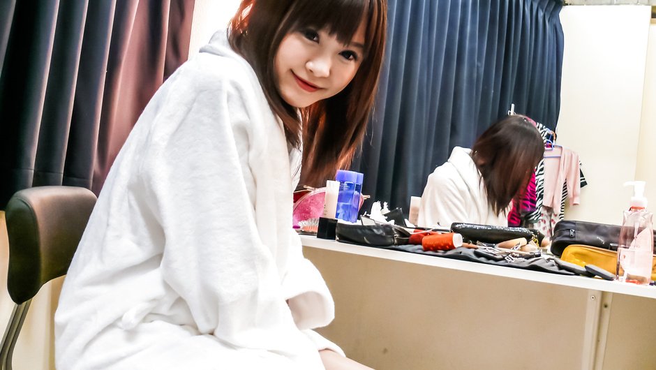 Momoka Rin Gives an Asian Blowjob to Swallow His Jizz