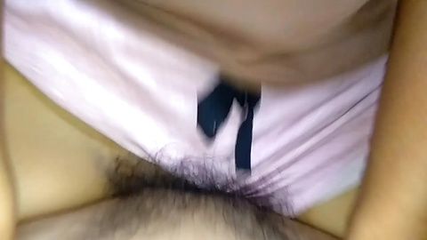 アソコを広げ、チンコに乗る